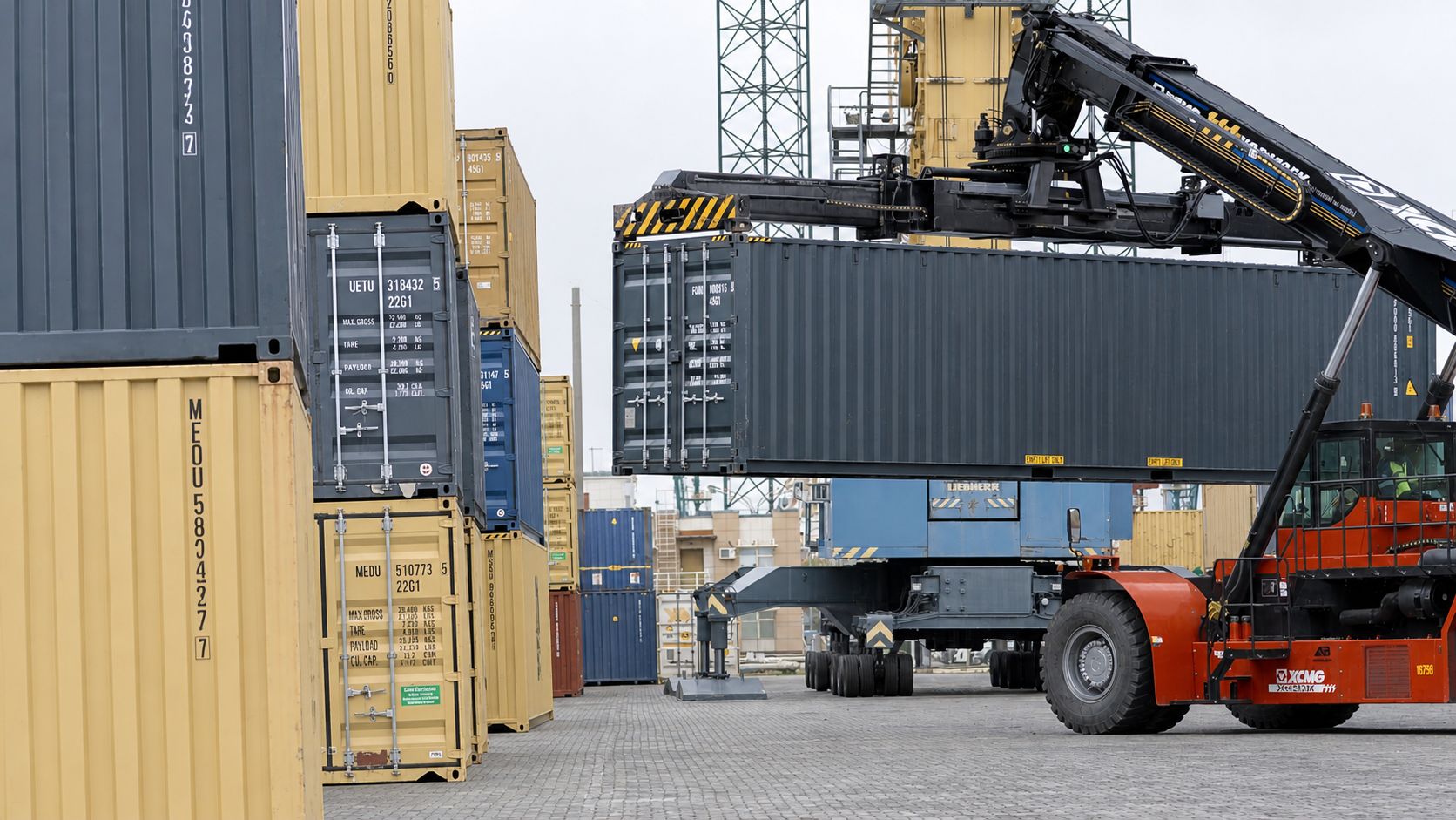 Azurite and Ahlers Logistics strengthen sealed-container routes into Central Asia Azurite Logistics, in partnership with Ahlers, enables full-load 45ft container deliveries from Europe to Central Asia without unnecessary stops or cargo rehandling.